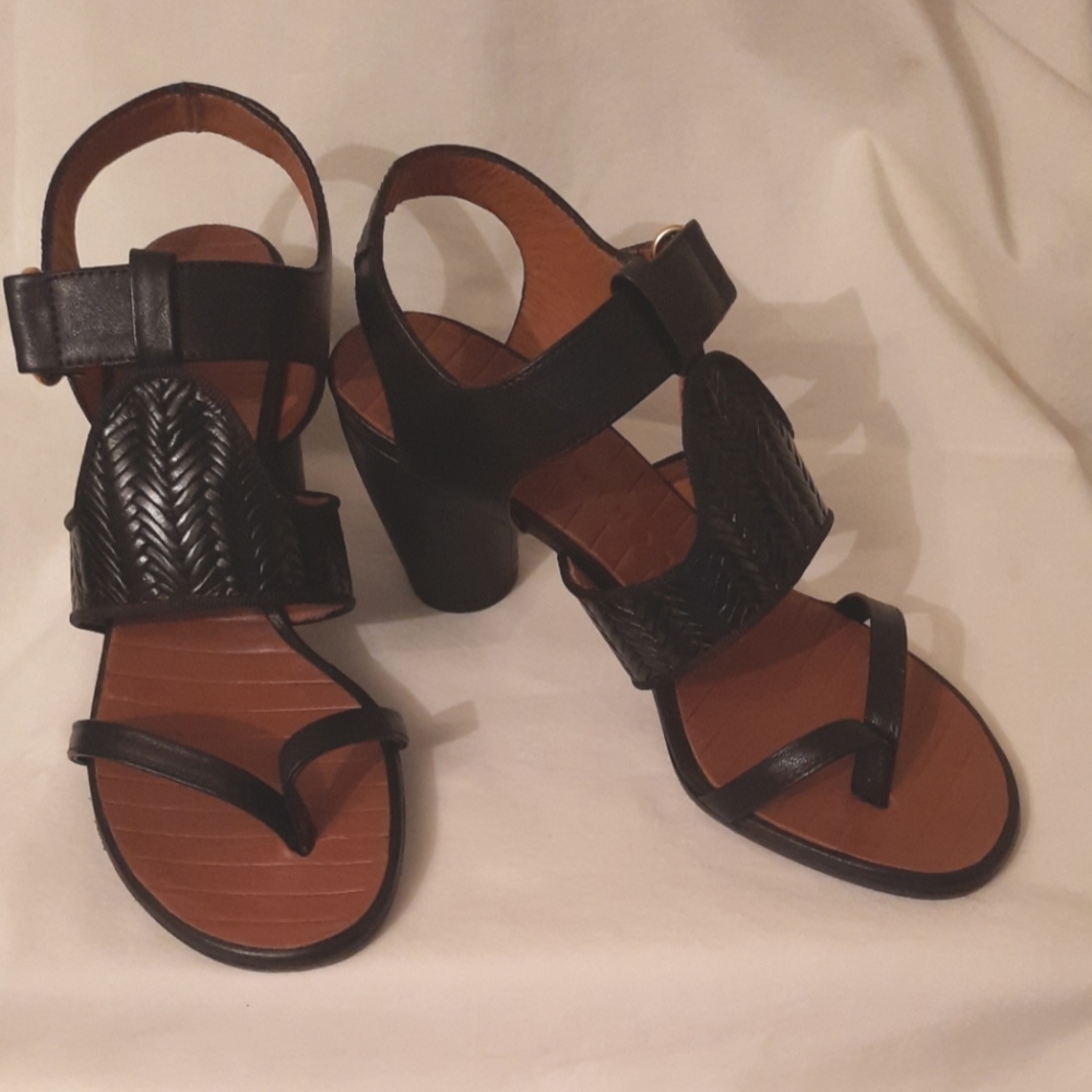 NIB Chie Mihara "Yaime" black leather sandals. 6 1/2